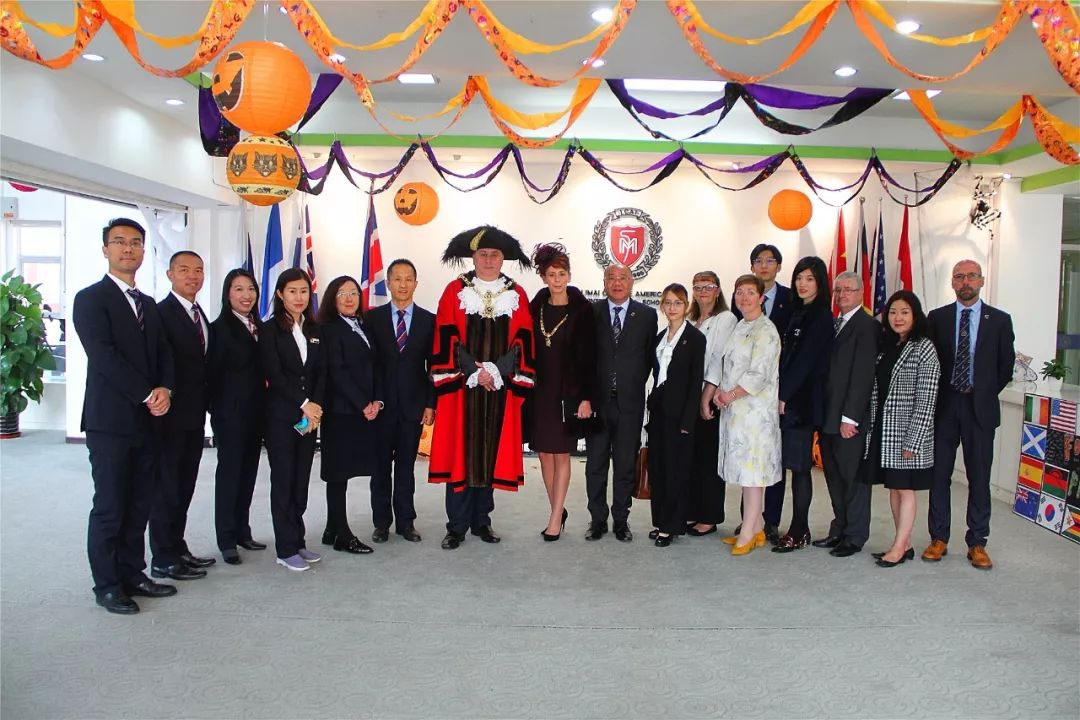 英国朴茨茅斯市长代表团访问力迈中美国际学校