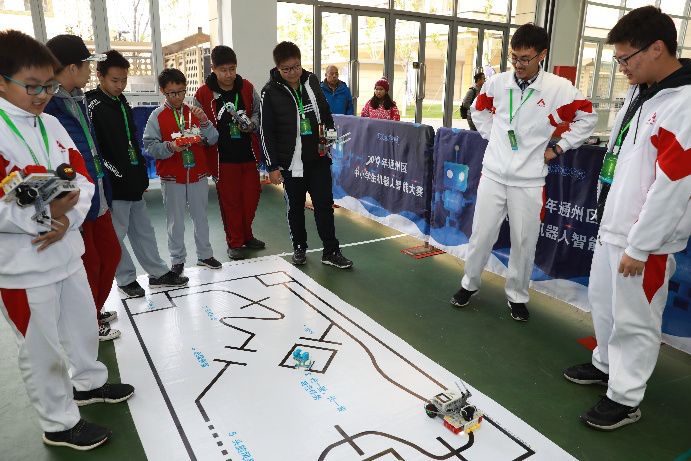 酷炫机器人来袭！通州中小学生打造“未来城市”