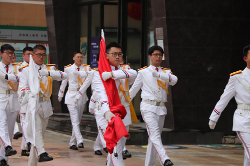 陈经纶中学本部高中：看齐身边榜样 憧憬自身未来 争做四气学子