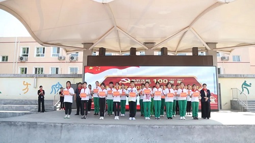 长阳中心小学举行庆祝“六一”国际儿童节活动