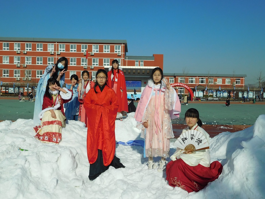 北京市丰台第二中学看丹校区举办冰雪迎新会