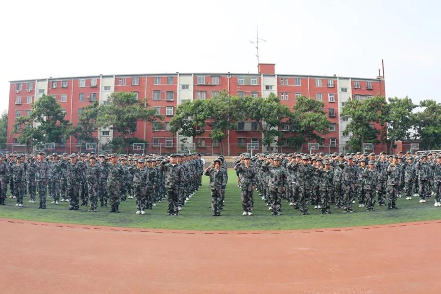 胸怀家国，兼善天下！北京市第十中学教育集团举行2022年学生军训开营仪式