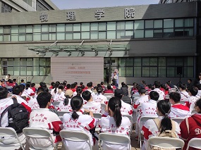 人大附中朝阳学校高中学生参加北京理工大学公众科学日活动