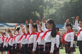 芳城园小学举办“红领巾，心向党，争做润泽好队员”庆六一活动