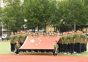 北京市赵登禹学校2023年高一年级军训顺利闭营