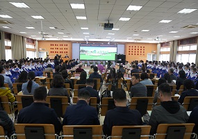京源学校举行“现在进行时”课程育人价值专题研讨会