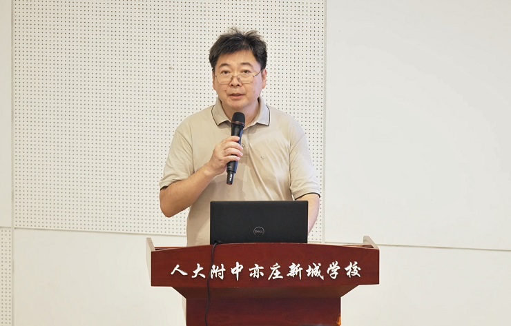 王教凯：把“做强数学”作为立校之基