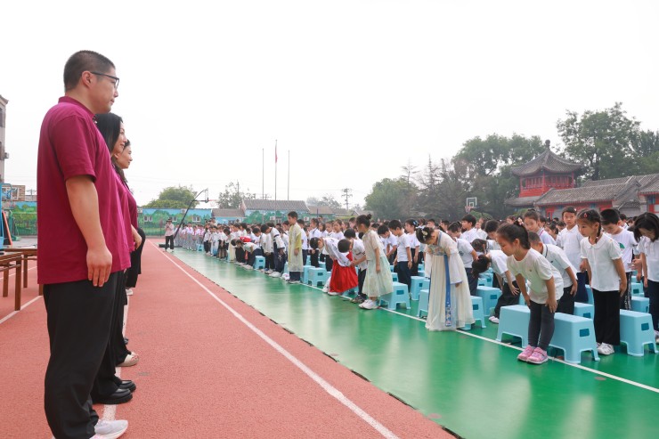 今昔忆峥嵘 学府续华章 ——纪念中国人民抗日战争暨世界反法西斯战争胜利80周年 2025-2026学年度秋季开学典礼