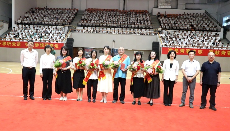 天津市实验中学成功举办第四十一届“才能奖”表彰大会