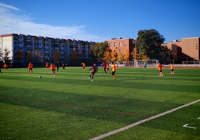 京西三区四校学子绿茵争锋 首届“翠微杯”足球邀请赛在北京九中开幕
