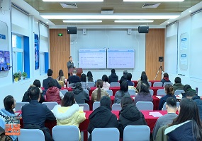 花家地实验小学举办“慧心育未来・数智启新程”融合创新研讨会 