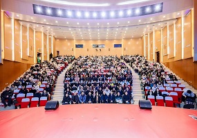 首届卓越教师学术研讨会暨AI时代新课堂展示交流活动在京成功举办   