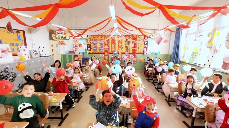 府学胡同小学朝阳学校举办童话节迎新活动