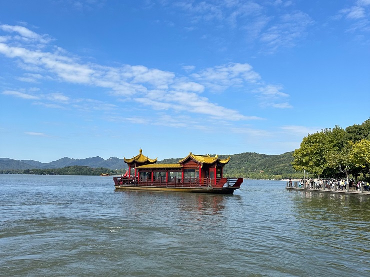 张璟瑶+首都师范大学附属育新学校房山分校金宁校区+三年级一班+水天一色.jpg