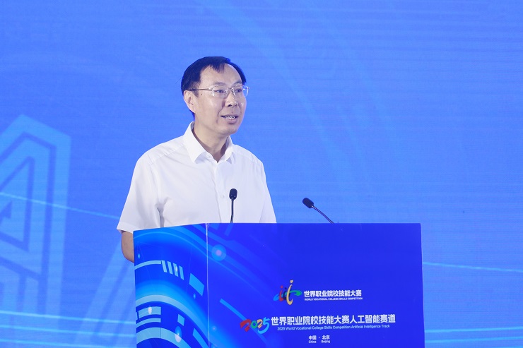 北京市教委副主任、争夺赛北京赛区组委会副主任、执委会主任张耀天宣布赛项启动.jpg