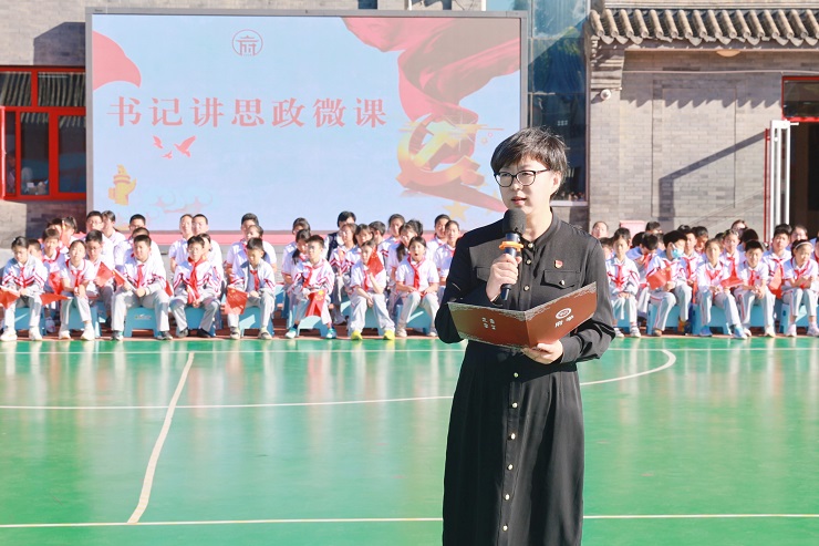 9月18日，滕亚杰书记开展了一堂国防教育微课.jpg