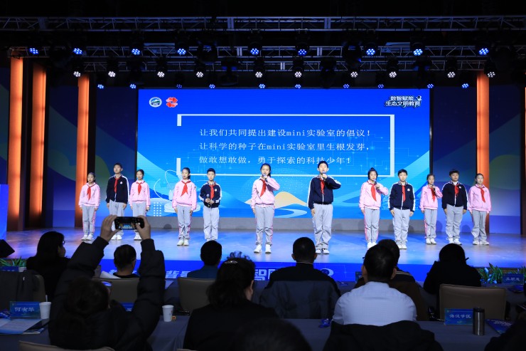 1765448337327491.jpg 中关村二小学生向全国青少年发起倡议.jpg