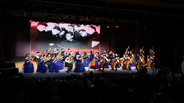 中关村二小银帆交响乐团奏响《我爱你中国》.jpg