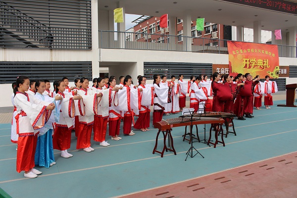 北京景山学校大兴实验学校： 师生吟诵迎开学